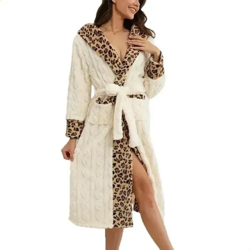 Bata De Dama Con Capucha Animal Print